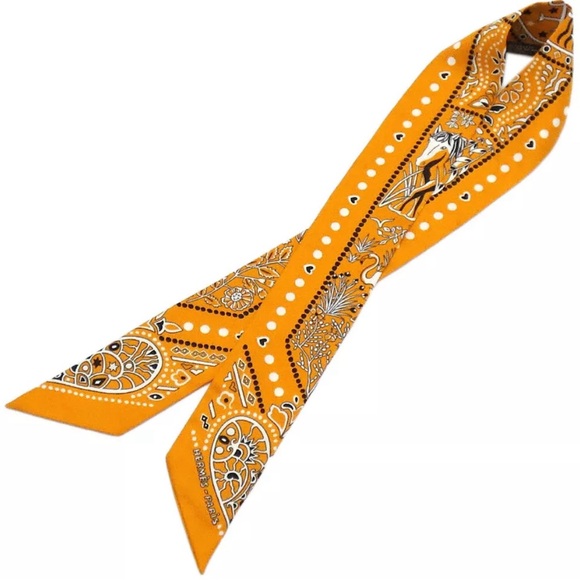 Hermes Rare Collector Scarf Silk Twilly
Entre Ciel Et Mer Bandana Pattern Orange - Picture 3 of 13